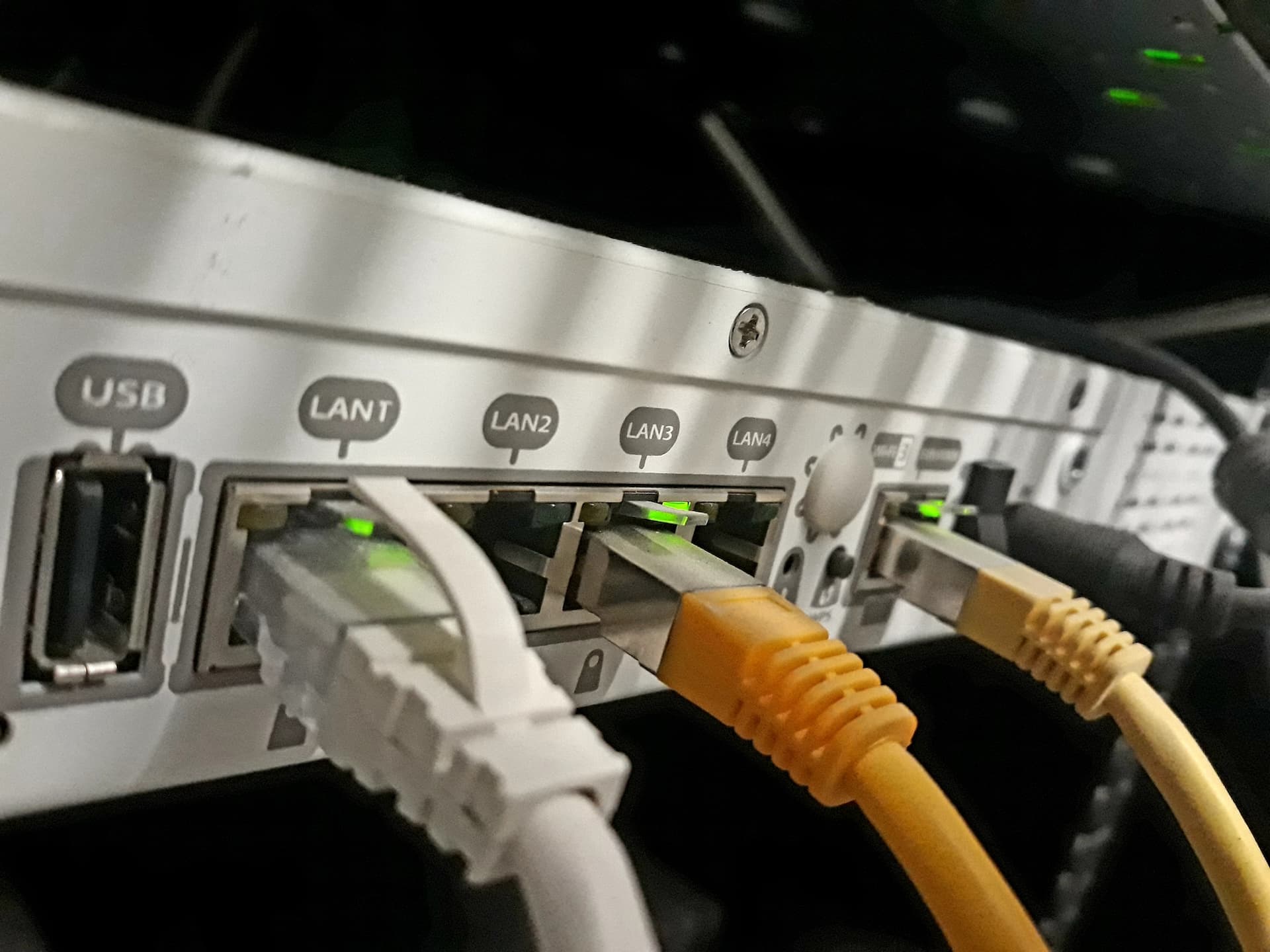 CISA Orders Federal Agencies to Stop Using Unsupported Edge Devices