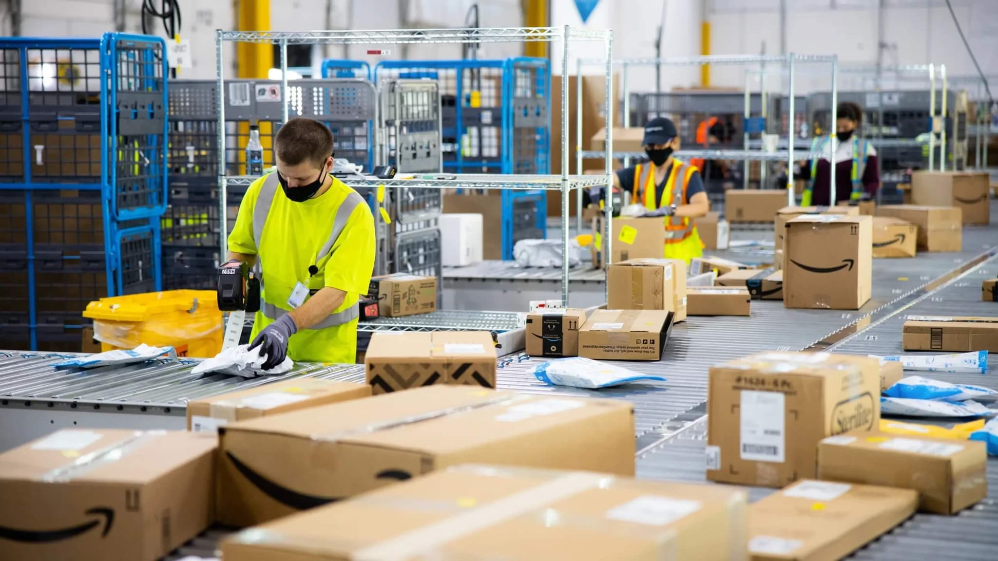 Italian Authorities Investigate Amazon Logistics Centers for Potential Illegal Practices