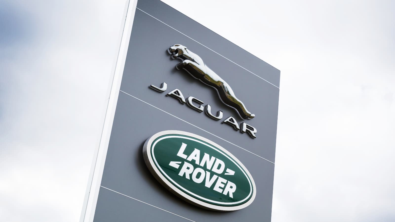 Jaguar Land Rover suffers 43% sales drop due to September 2025 cyberattack