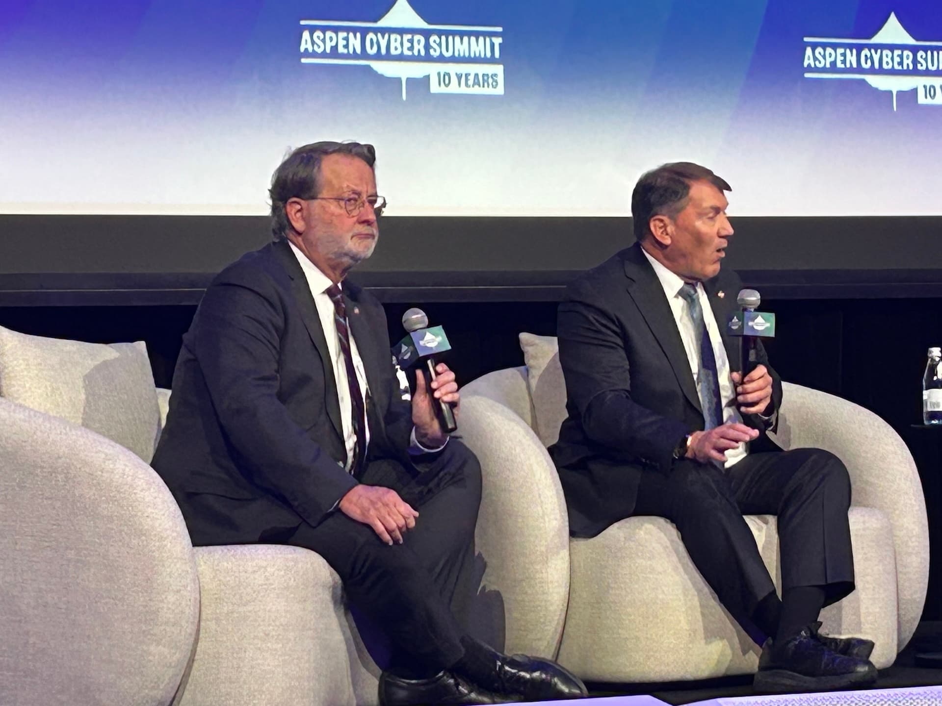 Expiration of Cybersecurity Information Sharing Act Poses Risks to Vulnerability Research, Warns Senator