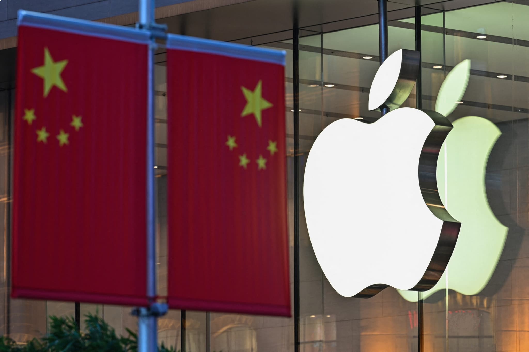 Hafnium APT Group Targets Apple Devices: A Shift in Cyberespionage Tactics