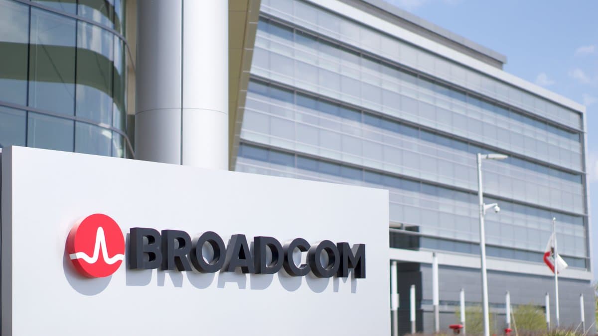 Broadcom Streamlines Bitnami Catalog to Hardened Images, Impacting Users and Security Landscape