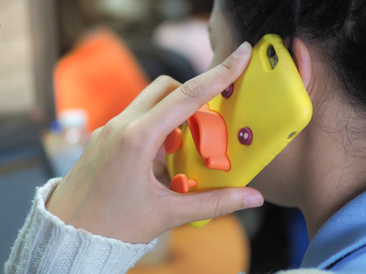 Radar and AI Exploit Microvibrations to Eavesdrop on Mobile Conversations