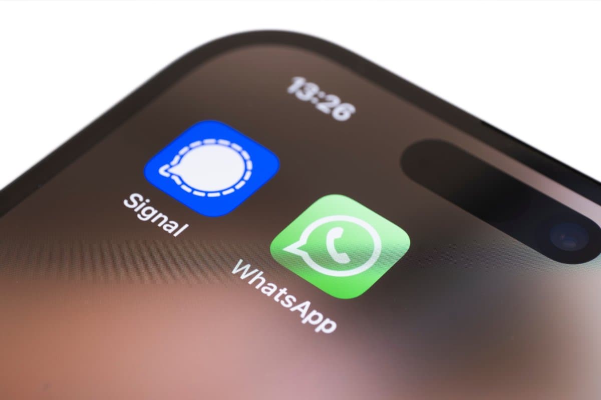 WhatsApp and Signal Read Receipts Enable Passive User Tracking Through Metadata Exposure