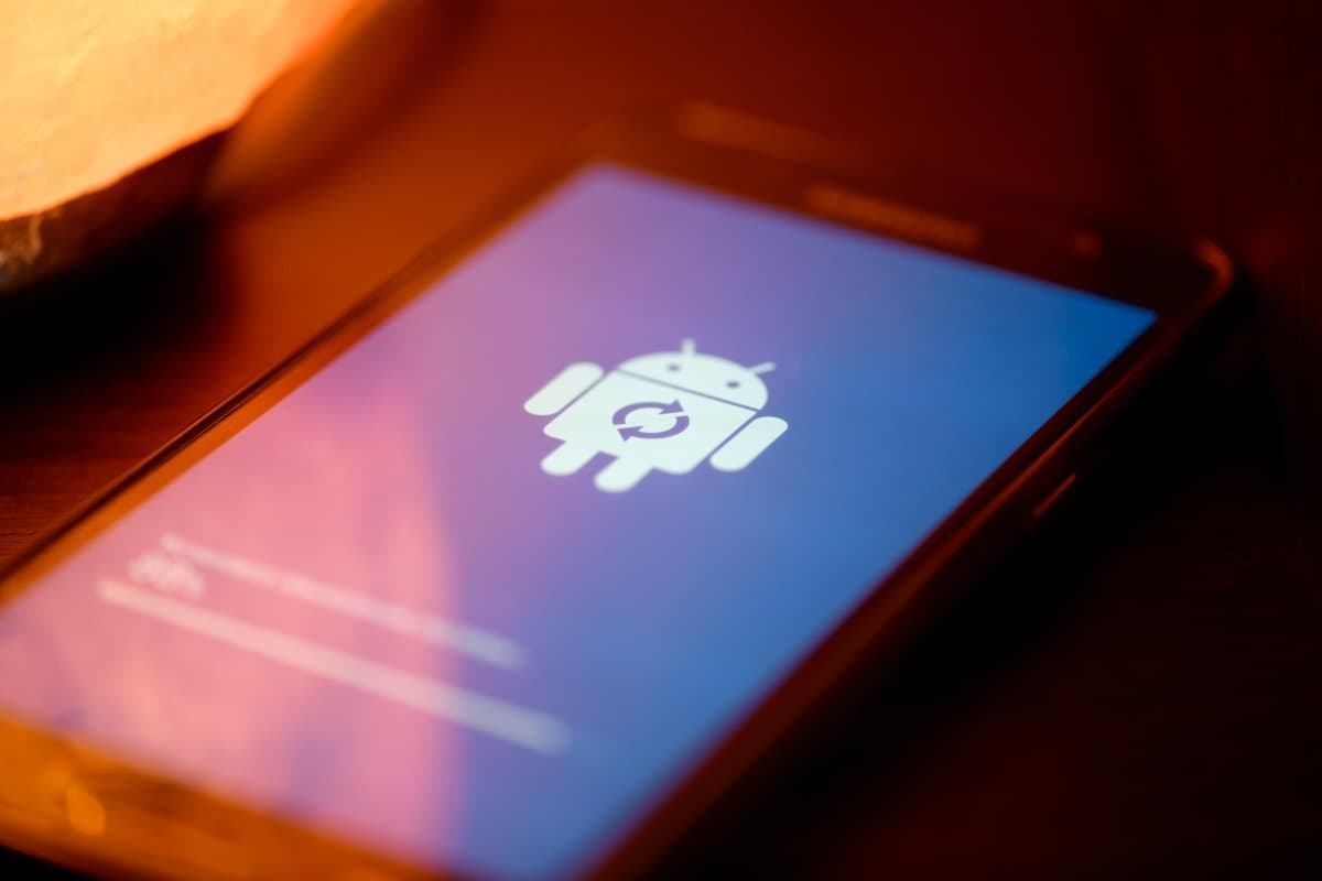 Samsung Intentionally Halts Google Play Services Updates on Android Devices