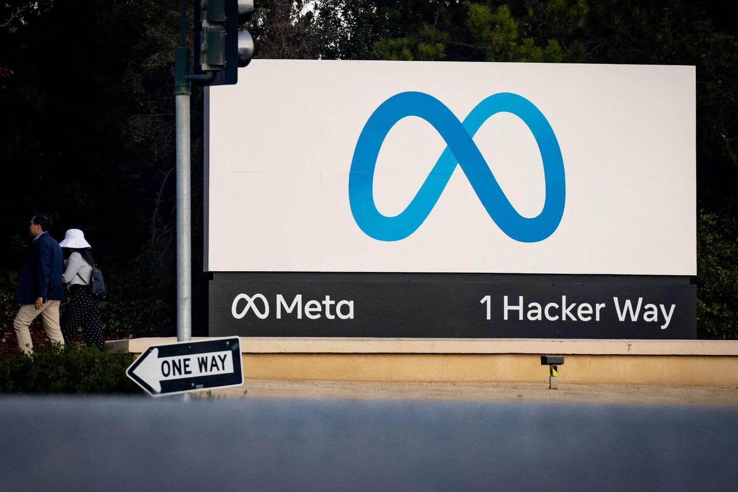 Meta's Significant Revenue from Fraudulent Ads Raises Cybersecurity Concerns