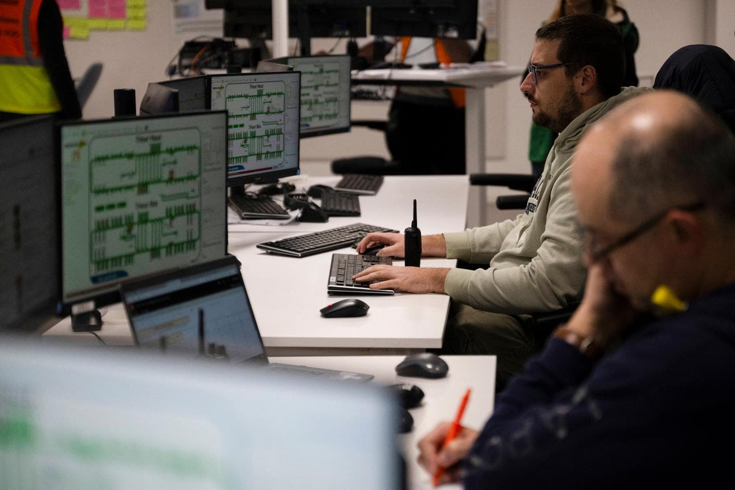 Cyberattack on La Poste: Pro-Russian Group Noname057 Claims Responsibility, French Authorities Investigate