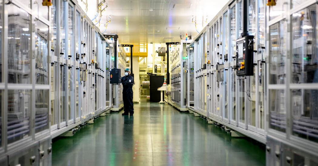 U.S. Battery Factories Face Challenges Due to Chinese Component Dependency and Federal Subsidies